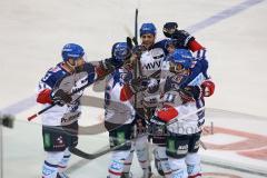 DEL - Eishockey - Finale 2015 - Spiel 6 - ERC Ingolstadt - Adler Mannheim - 1:3 - Andrew Joudrey (MAN 11) mit dem 1:2 Tor Jubel, Torwart Timo Pielmeier (ERC 51) chancenlos