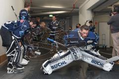 DEL - Eishockey - Finale 2015 - Spiel 6 - ERC Ingolstadt - Adler Mannheim - vor dem Spiel Anspannung Torwart Timo Pielmeier (ERC 51)