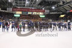DEL - Eishockey - Playoff - Spiel 5 - ERC Ingolstadt - DEG Düsseldorf - ERC Sieg 6:2 Finaleinzug - Das Team vor den Fans Jubel