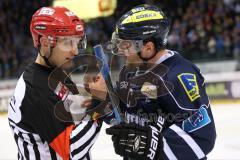 DEL - Eishockey - Finale 2015 - Spiel 2 - ERC Ingolstadt - Adler Mannheim - Patrick Köppchen (ERC 55) im Gespräch mit Schiedsrichter