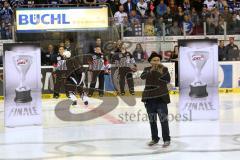 DEL - Eishockey - Finale 2015 - Spiel 2 - ERC Ingolstadt - Adler Mannheim - vor dem Spiel Fans Nationalhymne Panther