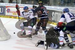 DEL - Play Off - Finale - Spiel 4 ERC Ingolstadt - Adler Mannheim - Christoph Gawlik (#19 ERC Ingolstadt) checkt Foster Kurtis (#6) - Foto: Jürgen Meyer