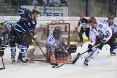 DEL - Eishockey - Playoff - Spiel 5 - ERC Ingolstadt - Iserlohn Roosters - Jeffrey Szwez (ERC 10) Kampf Torwart Dshunussow Daniar (Iserlohn 30) Teubert Colten (Iserlohn 33)