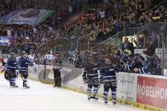 DEL - Eishockey - Playoff - Spiel 5 - ERC Ingolstadt - Iserlohn Roosters - Tor zur 3:2 Führung durch Dustin Friesen (ERC 14), Jubel an der Bank