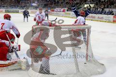 DEL - Playoff - Halbfinale - Spiel 3 - ERC Ingolstadt - DEG - Christoph Gawlik (#19 ERC Ingolstadt) bejubelt den Führungstreffer zum 2:1 durch Dustin Friesen - Foto: Jürgen Meyer