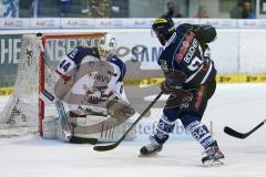 DEL - Eishockey - Finale 2015 - Spiel 2 - ERC Ingolstadt - Adler Mannheim - Torwart Dennis Endras (MAN 44) hält den Puck von Jean-Francois Boucher (ERC 84)