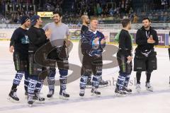 DEL - Eishockey - Playoff - Spiel 5 - ERC Ingolstadt - DEG Düsseldorf - ERC Sieg 6:2 Finaleinzug - Das Team vor den Fans Jubel Tanz