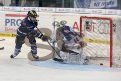 DEL - Eishockey - Finale 2015 - Spiel 2 - ERC Ingolstadt - Adler Mannheim - Derek Hahn (ERC 43) erzielt ein 4:1gegen Torwart Dennis Endras (MAN 44) Jubel Freude