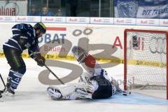 DEL - Eishockey - Finale 2015 - Spiel 2 - ERC Ingolstadt - Adler Mannheim - Jared Ross (ERC 42) überwindet Torwart Dennis Endras (MAN 44) und trifft zum 3:1 Tor Jubel