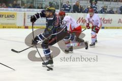 DEL - Eishockey - Playoff - Spiel 3 - ERC Ingolstadt - DEG Düsseldorf - John Laliberte (ERC 15) zieht ab