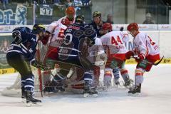 DEL - Eishockey - Playoff - Spiel 3 - ERC Ingolstadt - DEG Düsseldorf - Jeffrey Szwez (ERC 10) Tumult am Tor, Puck nicht im Tor Torhüter Tyler Beskorowany (DEG 39)