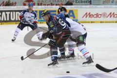 DEL - Eishockey - Finale 2015 - Spiel 2 - ERC Ingolstadt - Adler Mannheim - Kampf um den Puck Patrick Hager (ERC 52) und Andrew Joudrey (MAN 11)