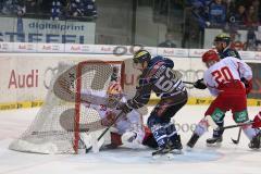 DEL - Eishockey - Playoff - Spiel 3 - ERC Ingolstadt - DEG Düsseldorf - Siegtor durch Patrick Hager (ERC 52), Torhüter Tyler Beskorowany (DEG 39)keine Chance Jubel