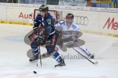 DEL - Eishockey - Playoff - Spiel 5 - ERC Ingolstadt - Iserlohn Roosters - Patrick Hager (ERC 52), hinten Jares Richard (Iserlohn 18)