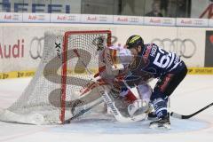 DEL - Eishockey - Playoff - Spiel 3 - ERC Ingolstadt - DEG Düsseldorf - Siegtor durch Patrick Hager (ERC 52), Torhüter Tyler Beskorowany (DEG 39)keine Chance Jubel