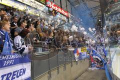 DEL - Eishockey - Finale 2015 - Spiel 6 - ERC Ingolstadt - Adler Mannheim - Fans Jubel Fahnen Choreographie