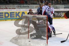 DEL - Eishockey - Playoff - Spiel 5 - ERC Ingolstadt - Iserlohn Roosters - Puck im Tor, wird nicht gegeben, Diskussion mit dem Schiedsrichter