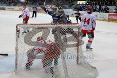 DEL - Playoff - Halbfinale - Spiel 3 - ERC Ingolstadt - DEG - Christoph Gawlik (#19 ERC Ingolstadt) und Thomas Greilinger (#39 ERC Ingolstadt) bejubeln den Führungstreffer zum 2:1 durch Dustin Friesen - Foto: Jürgen Meyer