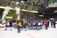 DEL - Eishockey - Finale 2015 - Spiel 6 - ERC Ingolstadt - Adler Mannheim - 1:3 - Mannheim Deutscher Meister 2015 - Jubel Kanonen Konfetti Pokal