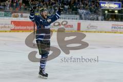 DEL - Play Off - Finale - Spiel 4 ERC Ingolstadt - Adler Mannheim - Brandon Buck (#9 ERC Ingolstadt) freut sich über den Anschlusstreffer von Michel Periard (#6 ERC Ingolstadt)  zum 2:3 - Foto: Jürgen Meyer