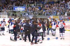 DEL - Eishockey - Finale 2015 - Spiel 6 - ERC Ingolstadt - Adler Mannheim - 1:3 - Mannheim Deutscher Meister 2015 - Feiern vor den Ingolstädter Fans