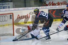 DEL - Eishockey - Finale 2015 - Spiel 2 - ERC Ingolstadt - Adler Mannheim - Brandon Buck (ERC 9) erzielt das 1:0 Tor Jubel, Torwart Dennis Endras (MAN 44) keine Chance