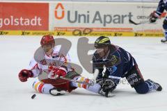 DEL - Eishockey - Playoff - Spiel 3 - ERC Ingolstadt - DEG Düsseldorf - Zweikampf umd den Puck links Alexander Preibisch (DEG 29) und Christoph Gawlik (ERC 19)