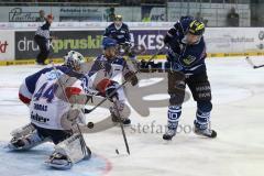 DEL - Eishockey - Finale 2015 - Spiel 6 - ERC Ingolstadt - Adler Mannheim - Jeffrey Szwez (ERC 10) knapp am Tor Torwart Dennis Endras (MAN 44)