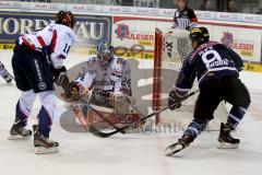 DEL - Playoff - Viertelfinale - 7. Spiel - ERC Ingolstadt - Iserlohn Roosters - Brandon Buck (#9 ERC Ingolstadt) mit einer Torchance - Mathias Lange Torwart Iserlohn -  Foto: Jürgen Meyer