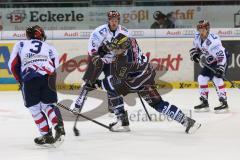 DEL - Eishockey - PlayOff - ERC Ingolstadt - Iserlohn Roosters - 1. Spiel - John Laliberte (ERC 15) zieht ab, links Torwart Liwing Jonas (Iserlohn 3)