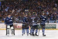 DEL - Eishockey - Playoff - Spiel 5 - ERC Ingolstadt - Iserlohn Roosters - Tor 4:3 durch Jeffrey Szwez (ERC 10) Jubel Sieg Fans Fahnen