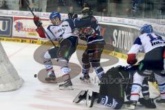 DEL - Play Off - Finale - Spiel 4 ERC Ingolstadt - Adler Mannheim - Christoph Gawlik (#19 ERC Ingolstadt) - checkt Foster Kurtis (#6) - Foto: Jürgen Meyer