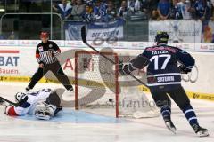 DEL - Eishockey - Finale 2015 - Spiel 2 - ERC Ingolstadt - Adler Mannheim - Tor 3:1 Jubel Brandon Buck (ERC 9) rechts Petr Taticek (ERC 17)