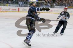 DEL - Play Off - Finale - Spiel 4 ERC Ingolstadt - Adler Mannheim - Michel Periard (#6 ERC Ingolstadt) freut sich über seinen Anschlusstreffer zum 2:3 - Jubel - Foto: Jürgen Meyer