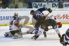 DEL - Eishockey - Finale 2015 - Spiel 6 - ERC Ingolstadt - Adler Mannheim - Jeffrey Szwez (ERC 10) bei Torwart Dennis Endras (MAN 44)