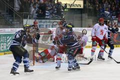 DEL - Eishockey - Playoff - Spiel 3 - ERC Ingolstadt - DEG Düsseldorf - Tor zum Ausgleich 1:1 durch Brandon Buck (ERC 9), links Thomas Greilinger (ERC 39) und Christoph Gawlik (ERC 19) jubeln