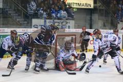 DEL - Eishockey - Playoff - Spiel 5 - ERC Ingolstadt - Iserlohn Roosters - Jeffrey Szwez (ERC 10) Kampf Torwart Dshunussow Daniar (Iserlohn 30) Teubert Colten (Iserlohn 33)