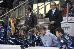 DEL - Eishockey - Playoff - Spiel 5 - ERC Ingolstadt - Iserlohn Roosters - Cheftrainer Larry Huras lacht über die Schiedsrichter Entscheidung