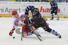 DEL - Eishockey - Playoff - Spiel 3 - ERC Ingolstadt - DEG Düsseldorf - Zweikampf umd den Puck links Alexander Preibisch (DEG 29) und Christoph Gawlik (ERC 19)