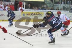 DEL - Eishockey - Playoff - Spiel 3 - ERC Ingolstadt - DEG Düsseldorf - John Laliberte (ERC 15) zieht ab
