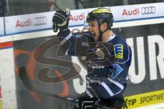 DEL - Eishockey - Finale 2015 - Spiel 2 - ERC Ingolstadt - Adler Mannheim - Brandon Buck (ERC 9) erzielt das 1:0 Tor Jubel, Torwart Dennis Endras (MAN 44) keine Chance