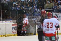 DEL - Eishockey - Playoff - Spiel 5 - ERC Ingolstadt - DEG Düsseldorf - Corey Mapes (DEG 22) muss gehen Spieldauerstrafe