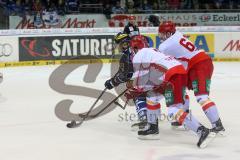 DEL - Eishockey - Playoff - Spiel 3 - ERC Ingolstadt - DEG Düsseldorf - John Laliberte (ERC 15) am Tor kommt nicht zum Abschluß