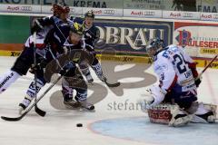 DEL - Playoff - Viertelfinale - 7. Spiel - ERC Ingolstadt - Iserlohn Roosters - Björn Barta (#33 ERC Ingolstadt) - Mathias Lange Torwart Iserlohn - Foto: Jürgen Meyer