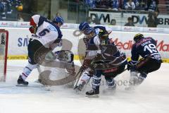 DEL - Eishockey - Finale 2015 - Spiel 6 - ERC Ingolstadt - Adler Mannheim - Getümmel vor dem Mannheimer Tor Torwart Dennis Endras (MAN 44)