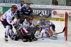 DEL - Playoff - Viertelfinale - 7. Spiel - ERC Ingolstadt - Iserlohn Roosters - Björn Barta (#33 ERC Ingolstadt) - Mathias Lange Torwart Iserlohn - Foto: Jürgen Meyer