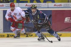 DEL - Eishockey - Playoff - Spiel 3 - ERC Ingolstadt - DEG Düsseldorf - Christoph Gawlik (ERC 19) links Manuel Strodel (DEG 20)