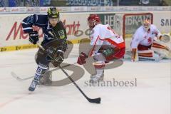 DEL - Eishockey - Playoff - Spiel 3 - ERC Ingolstadt - DEG Düsseldorf - Brandon Buck (ERC 9) und rechts Travis Turnbull (DEG 71)