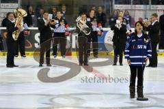 DEL - Eishockey - Finale 2015 - Spiel 6 - ERC Ingolstadt - Adler Mannheim - Nationalhymne, Aufstellung Lauren Francis