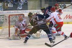 DEL - Eishockey - Playoff - Spiel 3 - ERC Ingolstadt - DEG Düsseldorf - rechts Corey Mapes (DEG 22) und Petr Taticek (ERC 17) scheitert an Torhüter Tyler Beskorowany (DEG 39)